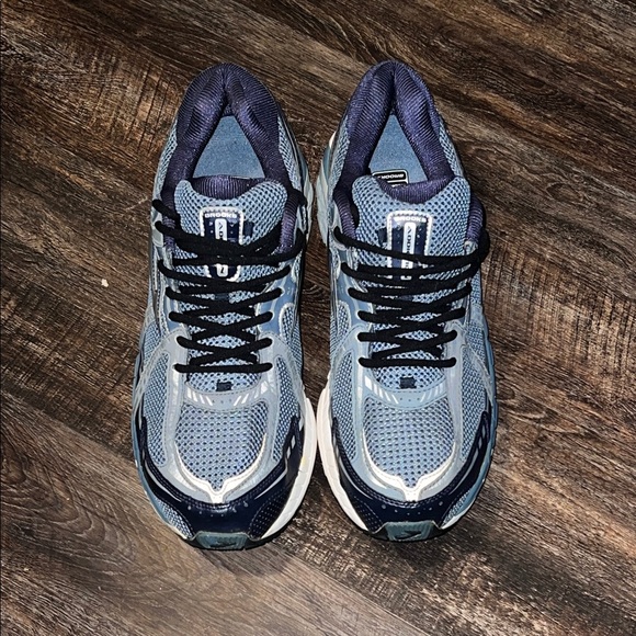 Brooks Addiction 11 Men's Blue and Gray Athletic Shoes - Picture 1 of 4